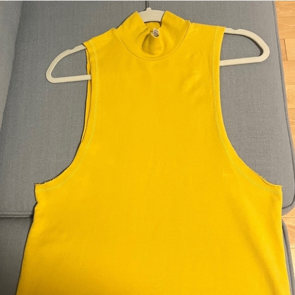 XS ALO Yoga Mustard Yellow Move Tank Sleeveless Mock Neck Women's Top - Picture 4 of 7